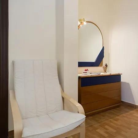 På 60 M² I Acropolis - Koukaki, Med 2 Sovrum Och 1 Badrum * Aten