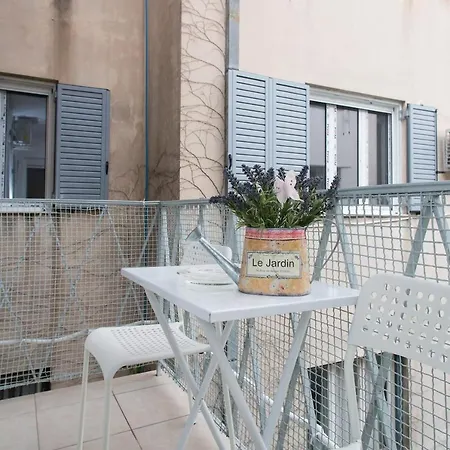 På 60 M² I Acropolis - Koukaki, Med 2 Sovrum Och 1 Badrum Lägenhet Aten